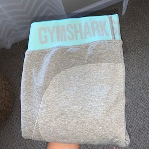 Gym shark leggings